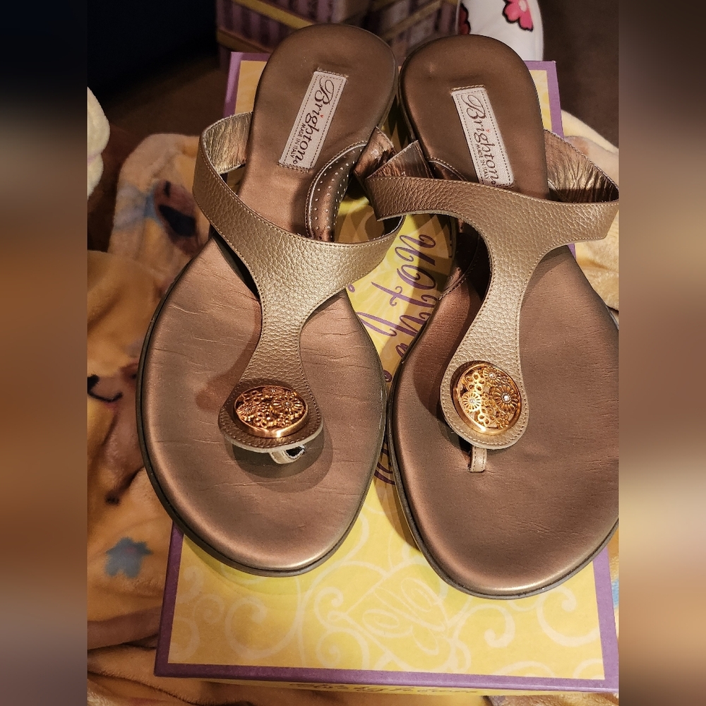 Brighton Size 9 leather "PANSY" Italy gold medallion sandal BOX EUC - Picture 2 of 8